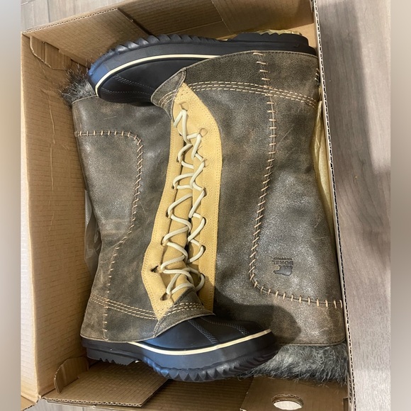 Sorel Women’s Winter Boots Size 8